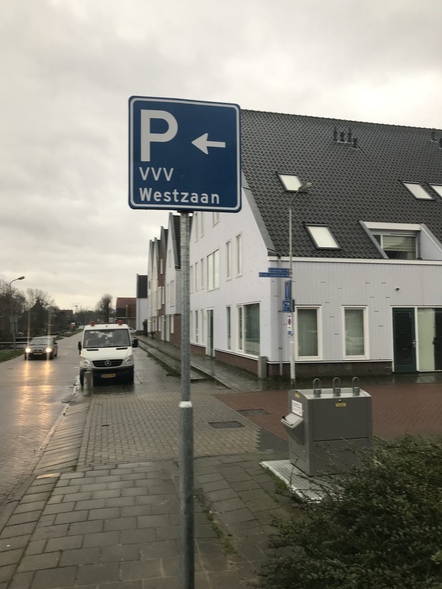 Parkeren bij vvv Westzaan